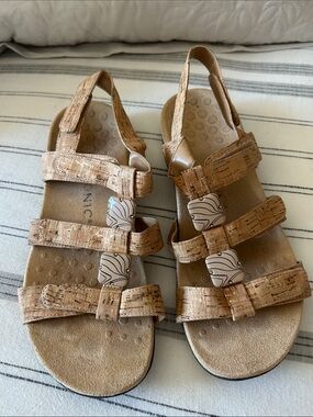 Vionic  Amber Cork-Style Tan Multi-Strap Sandals 8